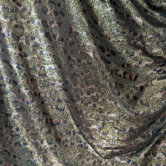 Sleeveless Gold and Bronze blouse. - Picture 3 of 7